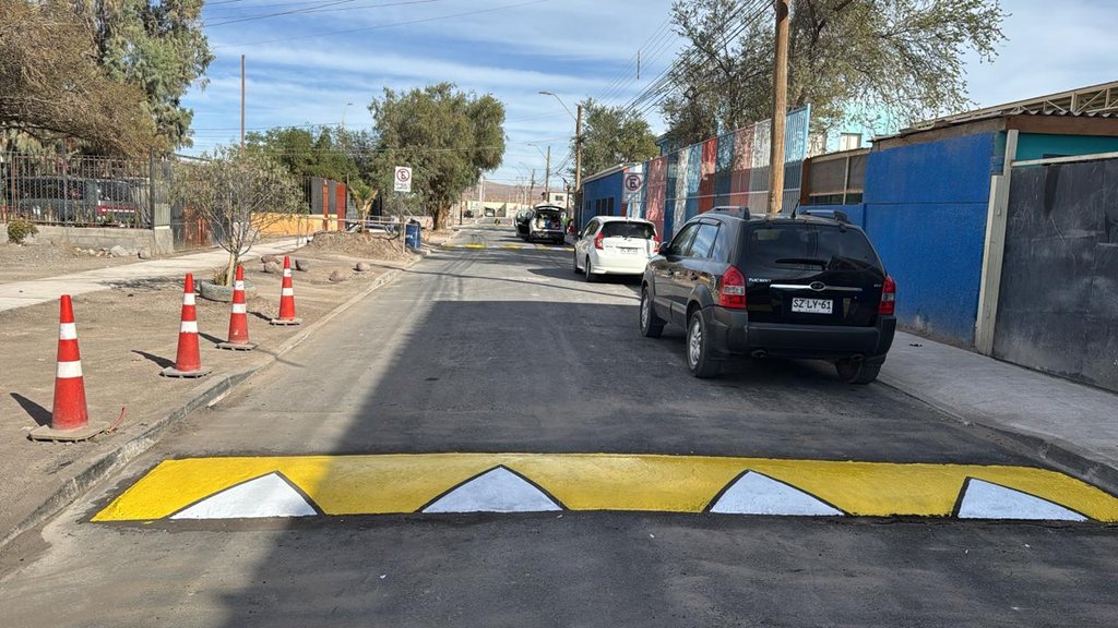 Pozo Almonte — calle pavimentada con resalto